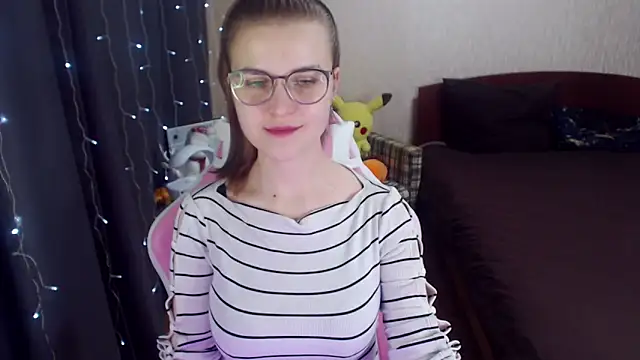 Snapshot of MissBrightShine chatting on February 2025 03:56:01 PM MissBrightShine online show from February 2025 03:56:01 PM