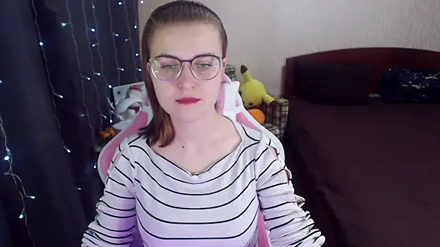 Snapshot of MissBrightShine chatting on February 2025 09:53:01 AM MissBrightShine online show from February 2025 09:53:01 AM