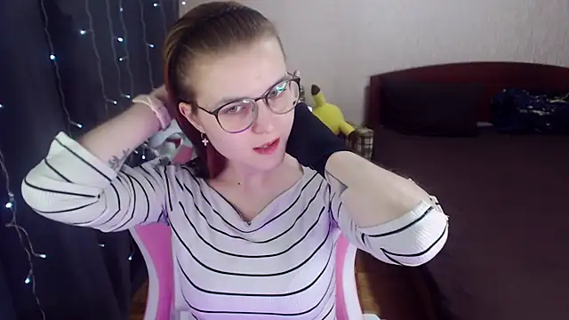 Snapshot of MissBrightShine chatting on February 2025 12:58:02 PM MissBrightShine online show from February 2025 12:58:02 PM