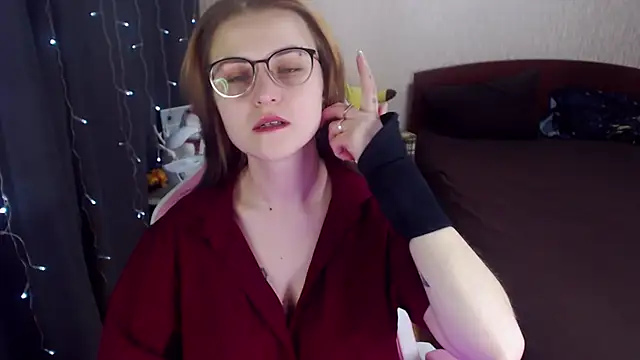 Snapshot of MissBrightShine chatting on February 2025 09:52:02 AM MissBrightShine online show from February 2025 09:52:02 AM