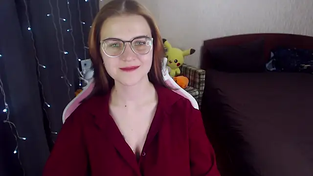 Snapshot of MissBrightShine chatting on February 2025 04:00:02 PM MissBrightShine online show from February 2025 04:00:02 PM