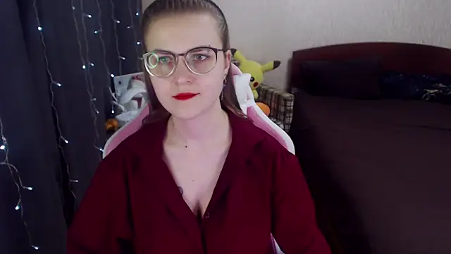 Snapshot of MissBrightShine chatting on February 2025 12:54:01 PM MissBrightShine online show from February 2025 12:54:01 PM