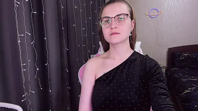 Snapshot of MissBrightShine chatting on February 2025 05:06:01 PM MissBrightShine online show from February 2025 05:06:01 PM