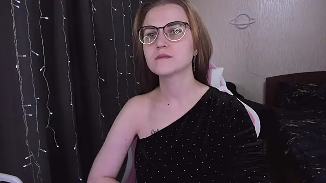 Snapshot of MissBrightShine chatting on February 2025 10:18:01 AM MissBrightShine online show from February 2025 10:18:01 AM