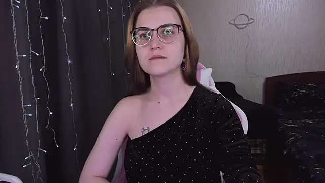 Snapshot of MissBrightShine chatting on February 2025 01:24:01 PM MissBrightShine online show from February 2025 01:24:01 PM