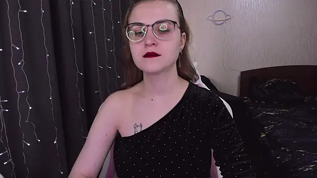 Snapshot of MissBrightShine chatting on February 2025 10:04:01 AM MissBrightShine online show from February 2025 10:04:01 AM