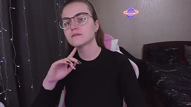 Snapshot of MissBrightShine chatting on March 2025 10:09:01 AM MissBrightShine online show from March 2025 10:09:01 AM