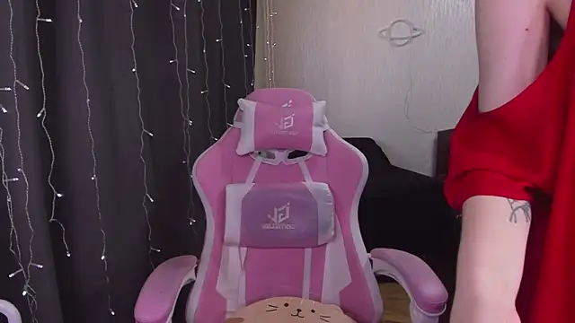 Snapshot of MissBrightShine chatting on March 2025 12:23:02 PM MissBrightShine online show from March 2025 12:23:02 PM