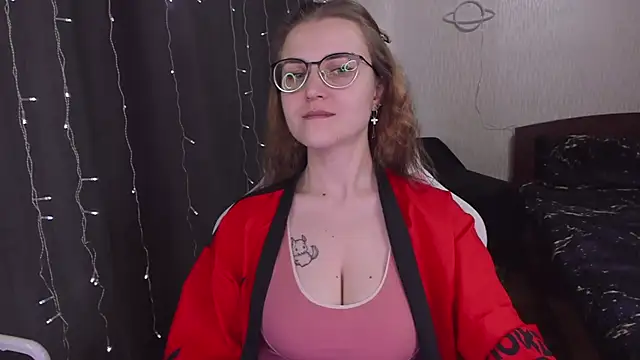 Snapshot of MissBrightShine chatting on March 2025 08:48:01 AM MissBrightShine online show from March 2025 08:48:01 AM