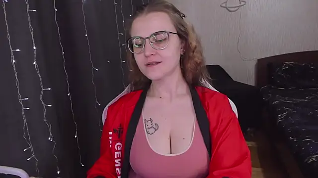 Snapshot of MissBrightShine chatting on March 2025 11:51:01 AM MissBrightShine online show from March 2025 11:51:01 AM