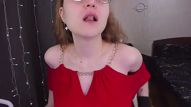 Snapshot of MissBrightShine chatting on March 2025 08:54:02 AM MissBrightShine online show from March 2025 08:54:02 AM