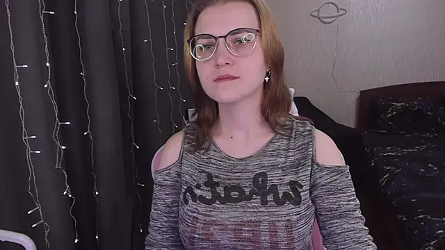 Snapshot of MissBrightShine chatting on March 2025 11:52:01 AM MissBrightShine online show from March 2025 11:52:01 AM