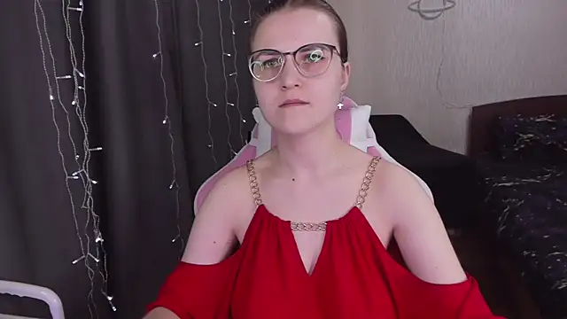 Snapshot of MissBrightShine chatting on March 2025 12:43:02 PM MissBrightShine online show from March 2025 12:43:02 PM