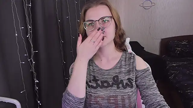 Snapshot of MissBrightShine chatting on March 2025 10:17:01 AM MissBrightShine online show from March 2025 10:17:01 AM