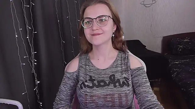 Snapshot of MissBrightShine chatting on March 2025 01:23:01 PM MissBrightShine online show from March 2025 01:23:01 PM