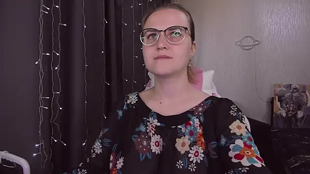 Snapshot of MissBrightShine chatting on September 2025 10:26:02 AM MissBrightShine online show from September 2025 10:26:02 AM