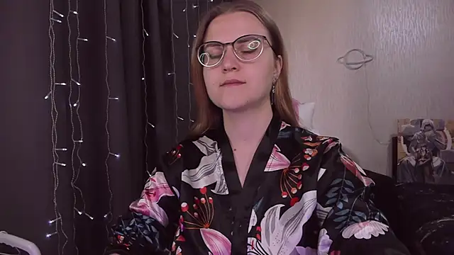 Snapshot of MissBrightShine chatting on September 2025 10:37:02 AM MissBrightShine online show from September 2025 10:37:02 AM