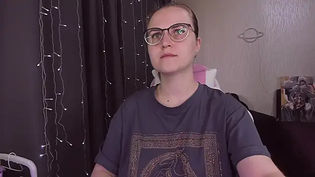 Snapshot of MissBrightShine chatting on September 2025 11:12:02 AM MissBrightShine online show from September 2025 11:12:02 AM