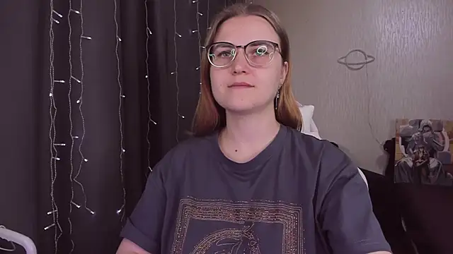 Snapshot of MissBrightShine chatting on September 2025 09:54:01 AM MissBrightShine online show from September 2025 09:54:01 AM