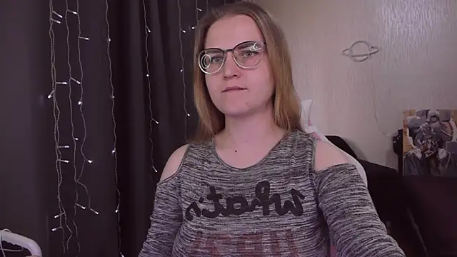 Snapshot of MissBrightShine chatting on September 2025 11:13:02 AM MissBrightShine online show from September 2025 11:13:02 AM