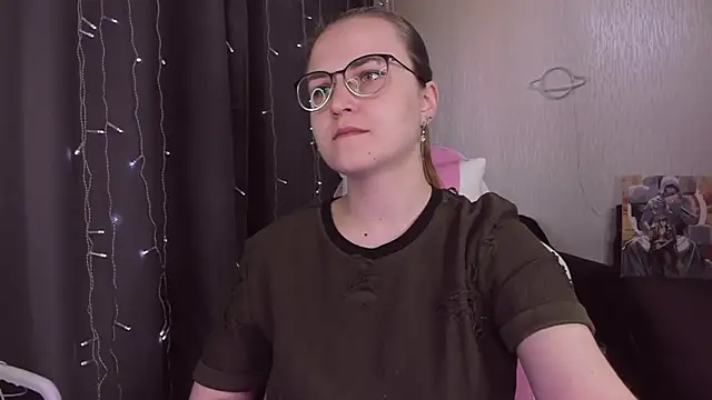 Snapshot of MissBrightShine chatting on September 2025 11:14:01 AM MissBrightShine online show from September 2025 11:14:01 AM