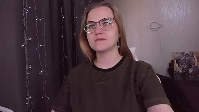 Snapshot of MissBrightShine chatting on September 2025 10:42:02 AM MissBrightShine online show from September 2025 10:42:02 AM