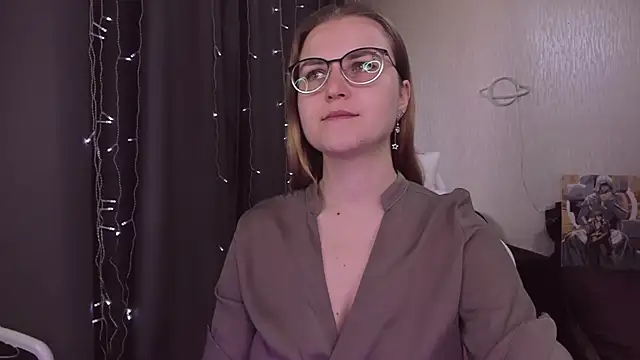 Snapshot of MissBrightShine chatting on September 2025 10:20:01 AM MissBrightShine online show from September 2025 10:20:01 AM