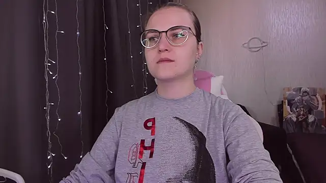 Snapshot of MissBrightShine chatting on September 2025 10:53:02 AM MissBrightShine online show from September 2025 10:53:02 AM