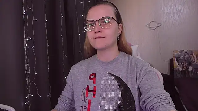 Snapshot of MissBrightShine chatting on October 2025 11:17:01 AM MissBrightShine online show from October 2025 11:17:01 AM