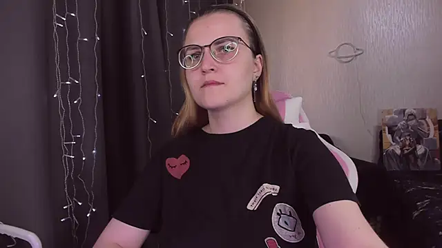 Snapshot of MissBrightShine chatting on October 2025 11:51:02 AM MissBrightShine online show from October 2025 11:51:02 AM