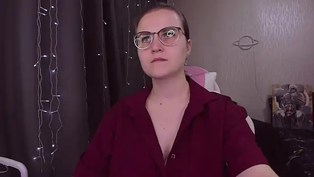 Snapshot of MissBrightShine chatting on October 2025 11:31:01 AM MissBrightShine online show from October 2025 11:31:01 AM