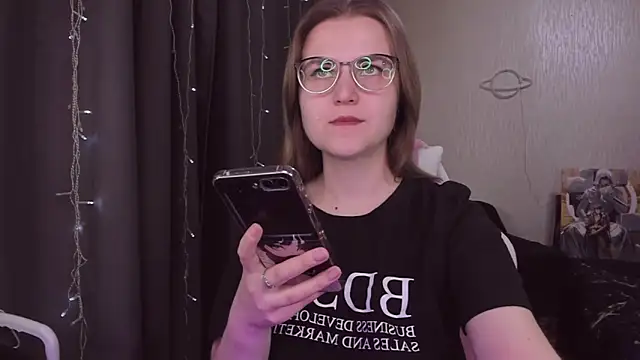 Snapshot of MissBrightShine chatting on October 2025 10:16:02 AM MissBrightShine online show from October 2025 10:16:02 AM