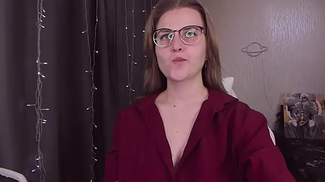 Snapshot of MissBrightShine chatting on October 2025 10:05:01 AM MissBrightShine online show from October 2025 10:05:01 AM