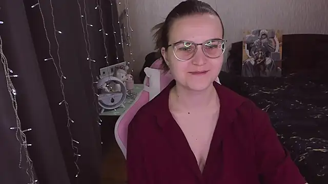 Snapshot of MissBrightShine chatting on October 2025 09:32:02 AM MissBrightShine online show from October 2025 09:32:02 AM