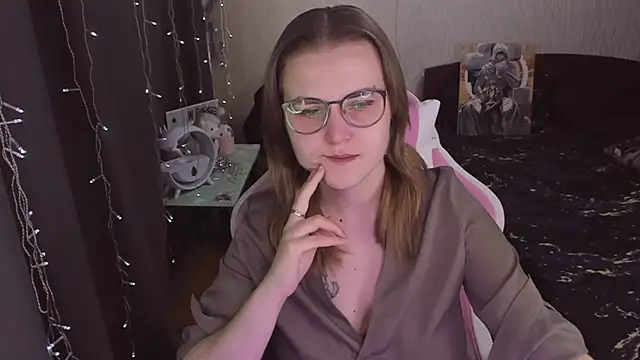 Snapshot of MissBrightShine chatting on October 2025 10:49:01 AM MissBrightShine online show from October 2025 10:49:01 AM