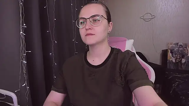 Snapshot of MissBrightShine chatting on October 2025 10:26:01 AM MissBrightShine online show from October 2025 10:26:01 AM