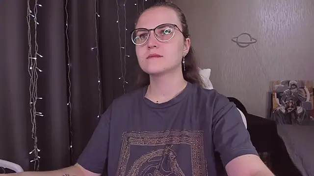 Snapshot of MissBrightShine chatting on November 2025 05:43:02 AM MissBrightShine online show from November 2025 05:43:02 AM