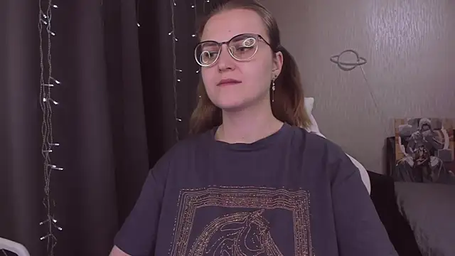 Snapshot of MissBrightShine chatting on November 2025 10:46:02 AM MissBrightShine online show from November 2025 10:46:02 AM