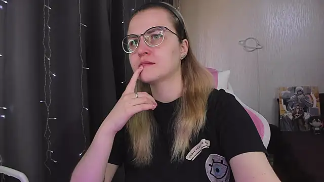 MissBrightShine online show from April 2026 08:26:01 AM