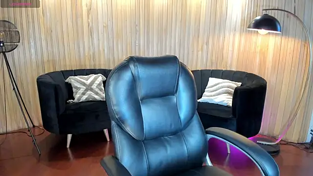 Snapshot of LisaMonroe_ chatting on March 2026 08:25:01 PM LisaMonroe online show from March 2026 08:25:01 PM