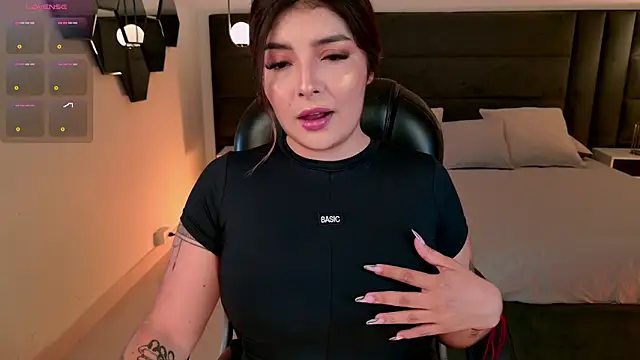 Snapshot of LisaMonroe_ chatting on April 2026 07:44:02 PM LisaMonroe online show from April 2026 07:44:02 PM