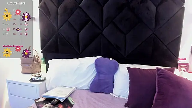 Snapshot of letiziia_sky1 chatting on January 2025 08:17:01 PM letiziia sky1 online show from January 2025 08:17:01 PM