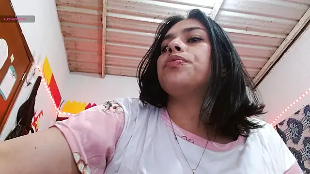 Snapshot of Saray_extrovert_ chatting on April 2026 03:33:02 AM Saray extrovert online show from April 2026 03:33:02 AM