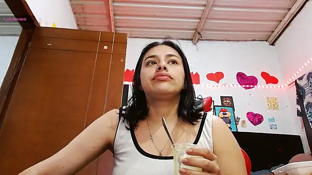 Snapshot of Saray_extrovert_ chatting on April 2026 04:24:02 AM Saray extrovert online show from April 2026 04:24:02 AM