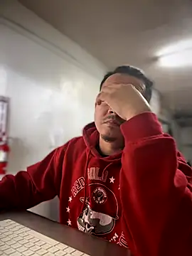 Snapshot of PeterGrandee chatting on December 2024 08:28:01 PM PeterGrandee online show from December 2024 08:28:01 PM