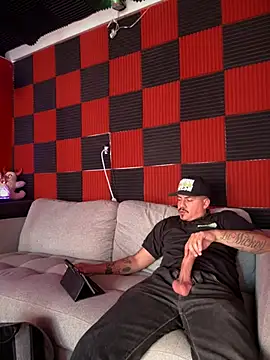 Snapshot of PeterGrandee chatting on February 2025 11:36:01 PM PeterGrandee online show from February 2025 11:36:01 PM