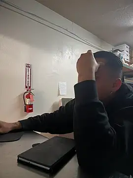 Snapshot of PeterGrandee chatting on March 2025 06:01:02 PM PeterGrandee online show from March 2025 06:01:02 PM