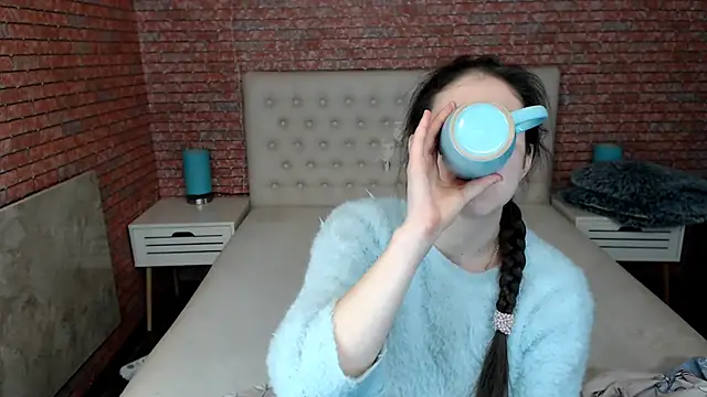 Holliy Cooper online show from February 2025 09:35:02 AM