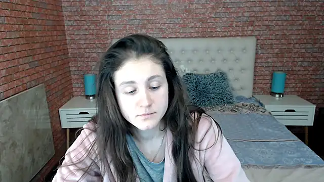 Holliy Cooper online show from February 2025 12:39:02 PM