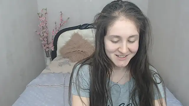 Holliy Cooper online show from March 2025 12:41:02 PM